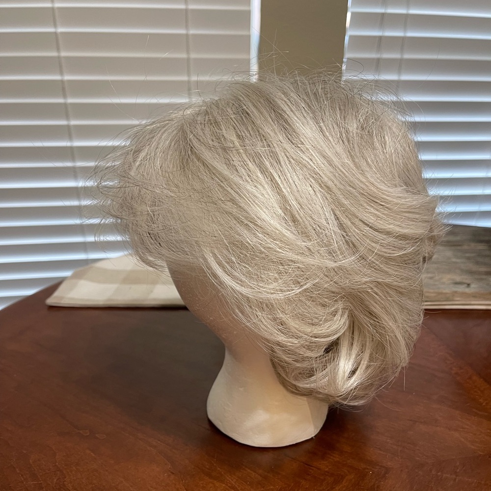 Wig Gabor Essentials Light Gray Average - image 1